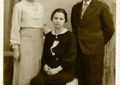 Soeur et Parents de M.M. St-Frç, 1937